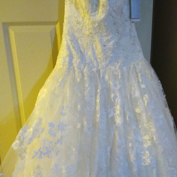 Wedding dress - Picture 3 of 5